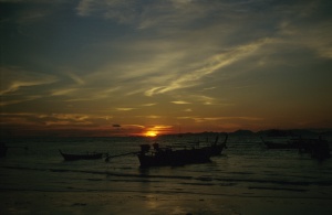thaisunset.jpg (15007 bytes)