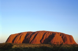 uluru.jpg (17305 bytes)